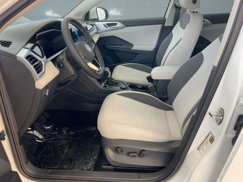 New 2026 Volkswagen Taos SE image 5