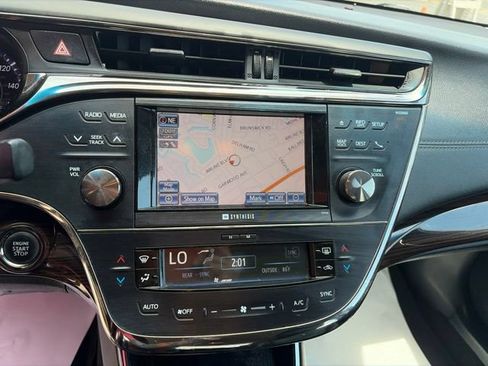 Used 2013 Toyota Avalon Limited FWD image 16