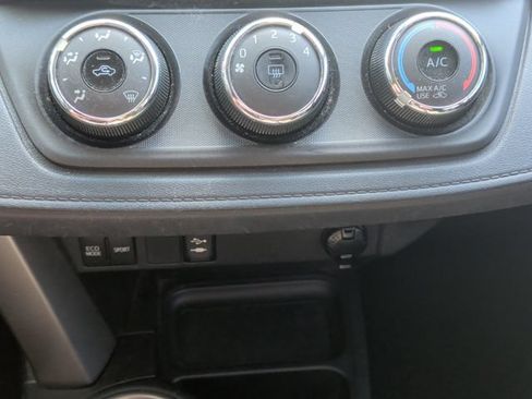 Used 2018 Toyota RAV4 LE FWD image 25