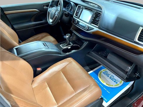 Used 2018 Toyota Highlander Limited Platinum image 23