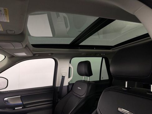 Used 2025 Ford Expedition Platinum image 25