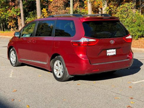 Used 2016 Toyota Sienna LE image 12