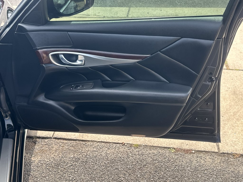 Used 2015 INFINITI Q70 3.7 RWD image 21