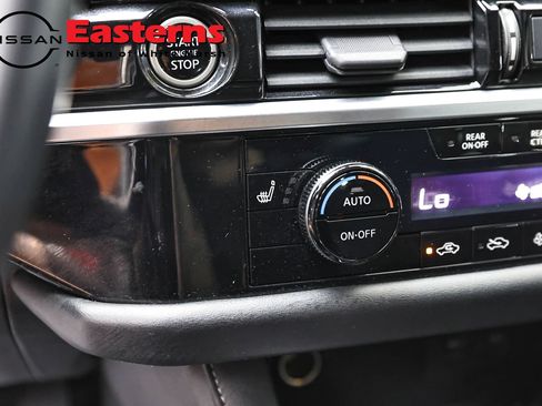 Used 2022 Nissan Pathfinder SV AWD/4WD image 20