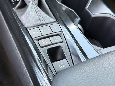 Used 2025 Toyota Camry SE FWD image 20