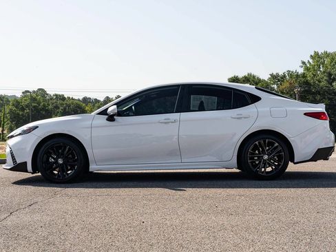 Used 2026 Toyota Camry SE FWD image 4