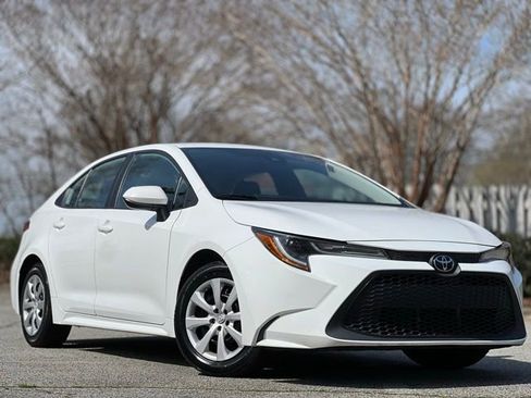 Used 2022 Toyota Corolla LE image 3