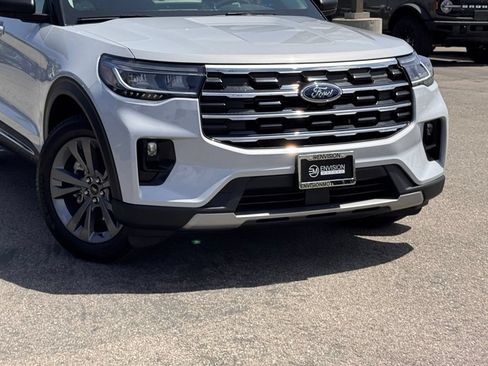 Used 2025 Ford Explorer Active w/ Active Comfort Package AWD/4WD image 3
