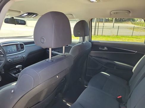 Used 2019 Kia Sorento LX image 25