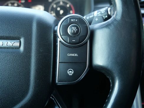 Used 2018 Land Rover Discovery HSE image 20