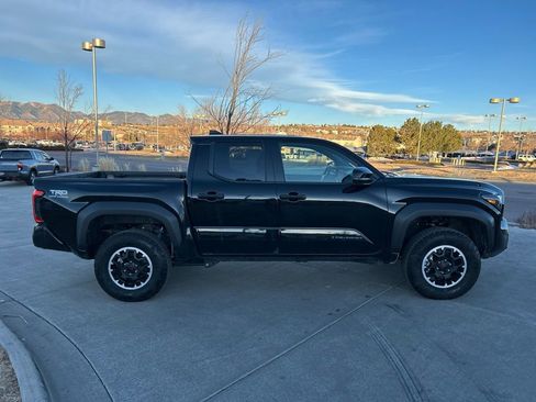 Used 2025 Toyota Tacoma TRD Off-Road image 8