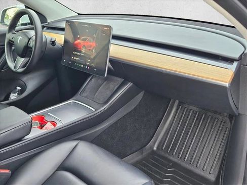 Used 2022 Tesla Model Y Long Range AWD/4WD image 23