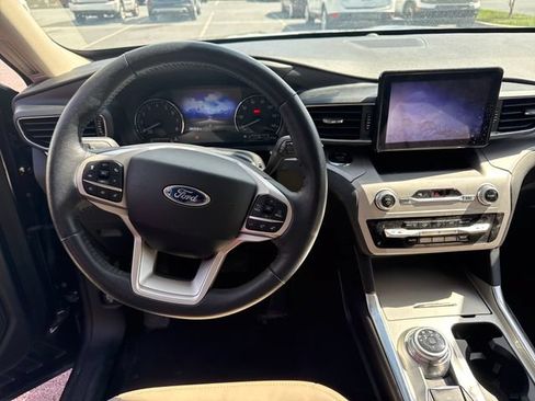 Used 2023 Ford Explorer XLT w/ Equipment Group 202A AWD/4WD image 17