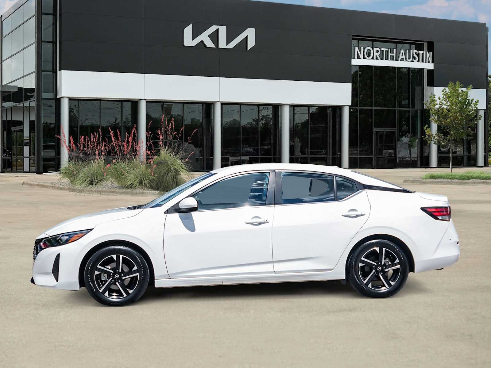 Used 2025 Nissan Sentra SV FWD image 2
