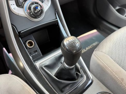 Used 2013 Hyundai Elantra FWD image 19