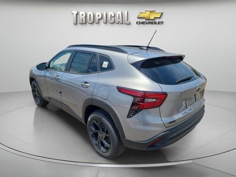 New 2026 Chevrolet Trax LT w/ Midnight Edition FWD image 3