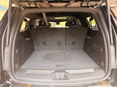 Used 2024 Chevrolet Suburban High Country AWD/4WD image 10
