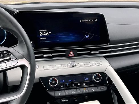 Used 2025 Hyundai Elantra Limited FWD image 6