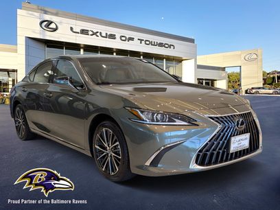 New 2025 Lexus ES 300h w/ Premium Package
