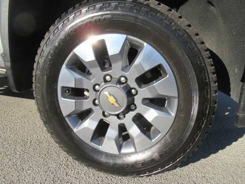 Used 2022 Chevrolet Silverado 2500 Custom w/ Custom Convenience Package image 9