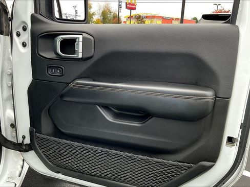 Used 2024 Jeep Wrangler Unlimited Sahara image 22