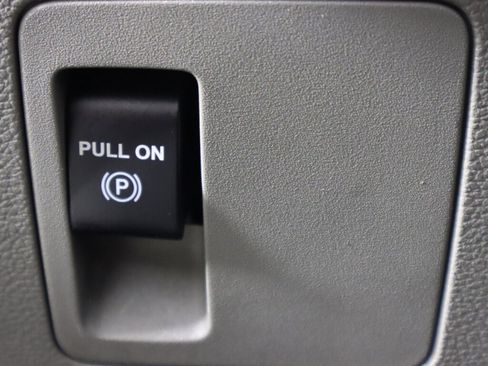 Used 2016 Ford F150 XLT AWD/4WD image 11