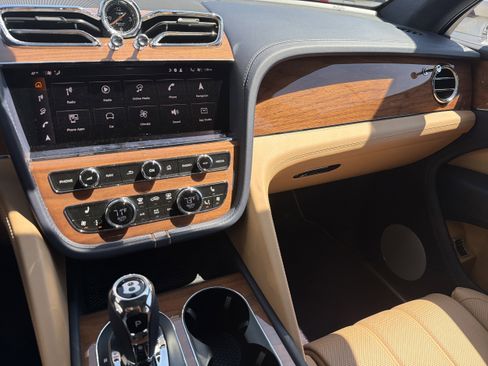 New 2026 Bentley Bentayga AWD/4WD image 21