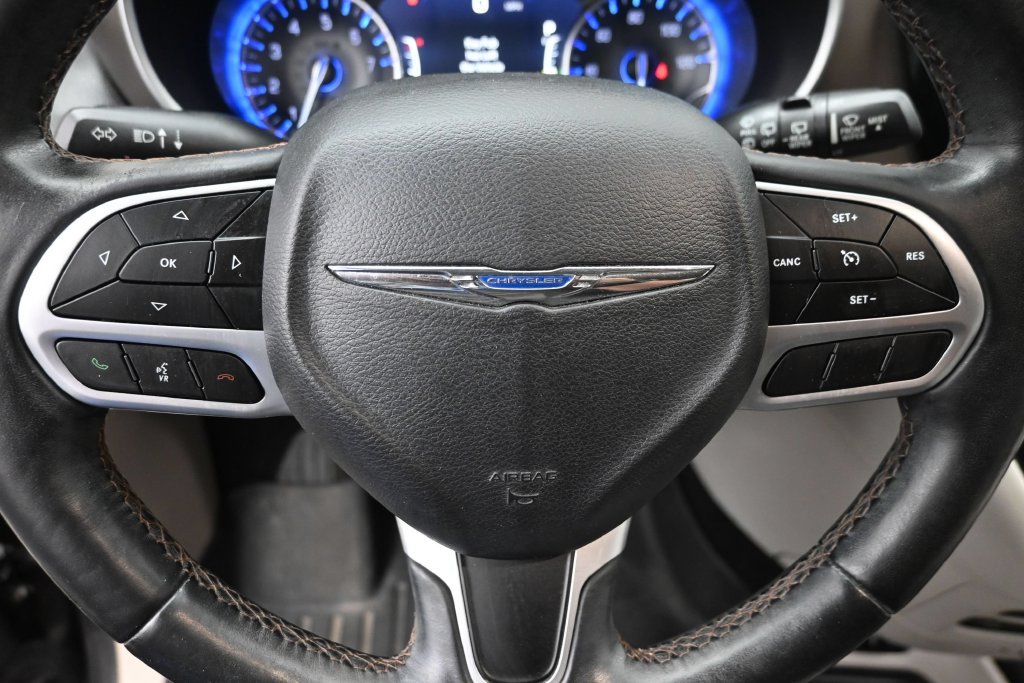 Used 2018 Chrysler Pacifica Touring-L Plus FWD image 20