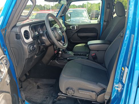 Used 2024 Jeep Wrangler Unlimited Sport AWD/4WD image 10