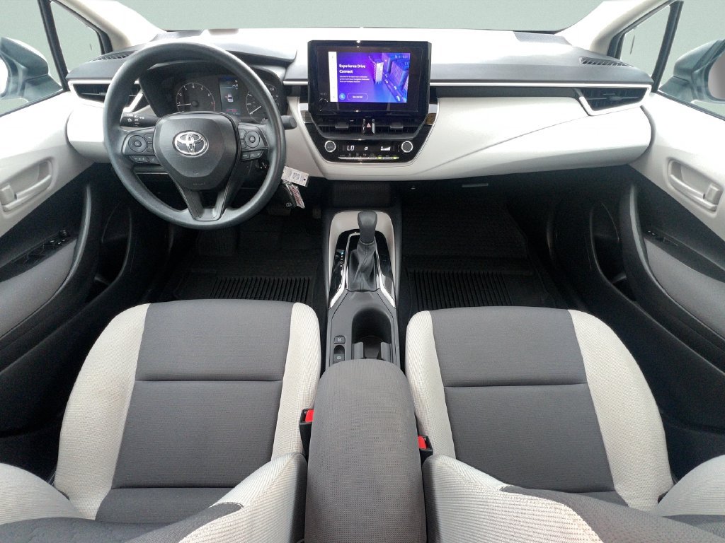 Used 2025 Toyota Corolla LE FWD image 11