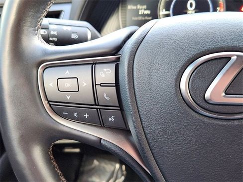 Used 2020 Lexus UX 200 w/ Premium Package image 19