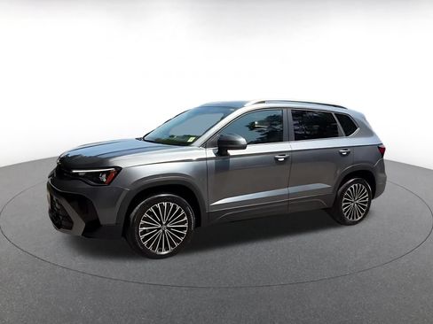 Used 2026 Volkswagen Taos SE FWD image 8