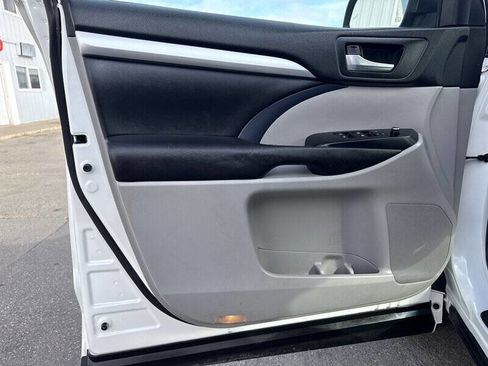 Used 2017 Toyota Highlander XLE image 15