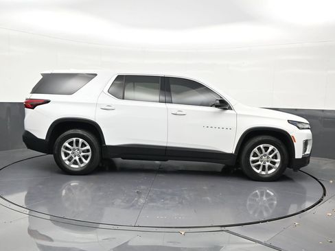 Used 2023 Chevrolet Traverse LS image 7