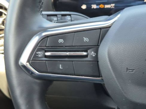Used 2025 Chevrolet Equinox LT AWD/4WD image 11