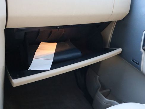 Used 2015 Land Rover LR4 HSE image 39