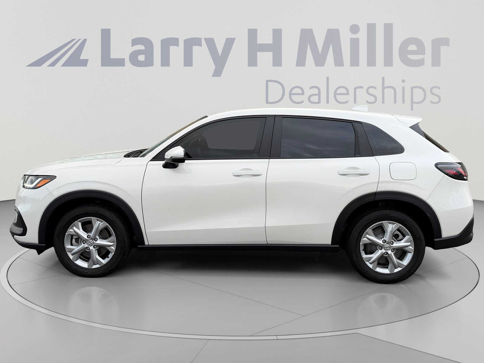 Used 2024 Honda HR-V LX image 2