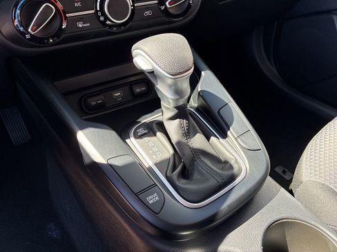 Certified 2025 Kia Soul LX image 18