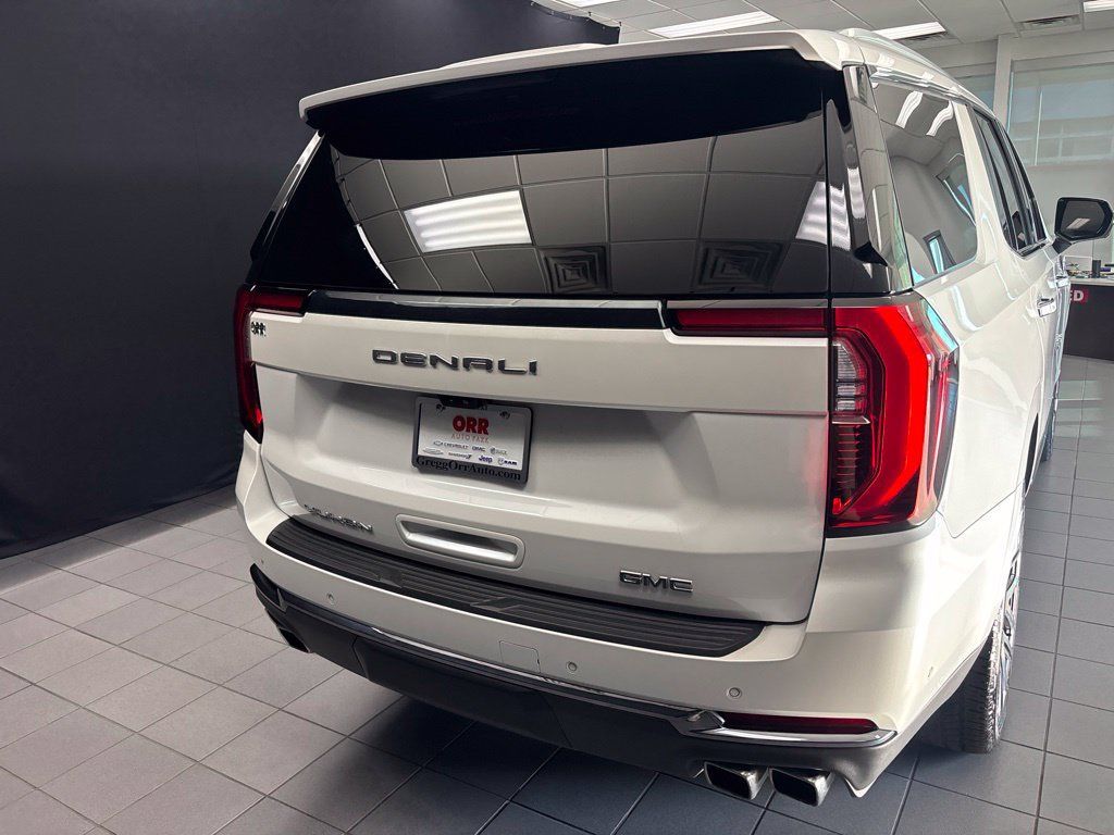 Used 2025 GMC Yukon Denali Ultimate w/ LPO, Floor Liner Package AWD/4WD image 4