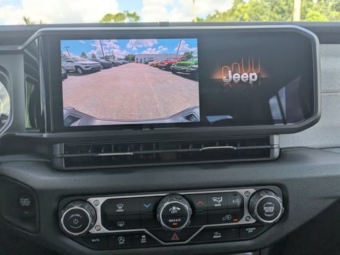 New 2025 Jeep Gladiator Sport AWD/4WD image 19