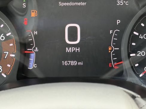 Used 2025 Jeep Compass Latitude AWD/4WD image 14