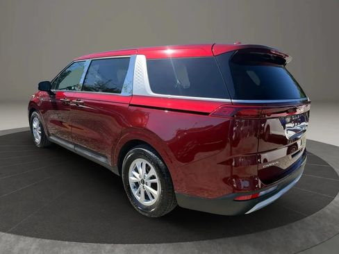Used 2023 Kia Carnival LX FWD image 7