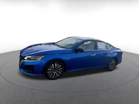 Used 2025 Nissan Altima 2.5 SV image 8