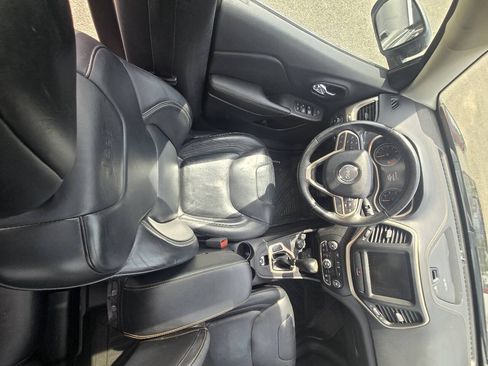 Used 2017 Jeep Cherokee Limited AWD/4WD image 33