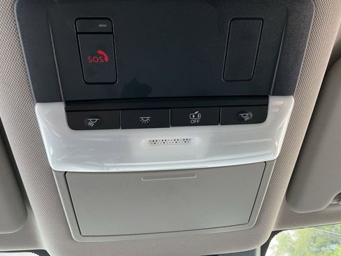 Used 2025 Nissan Rogue SV image 31