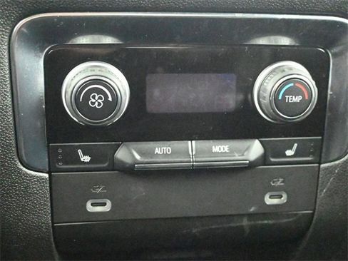 Used 2022 Chevrolet Tahoe LT w/ Luxury Package image 16