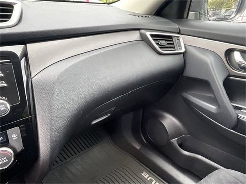 Used 2014 Nissan Rogue SV image 18