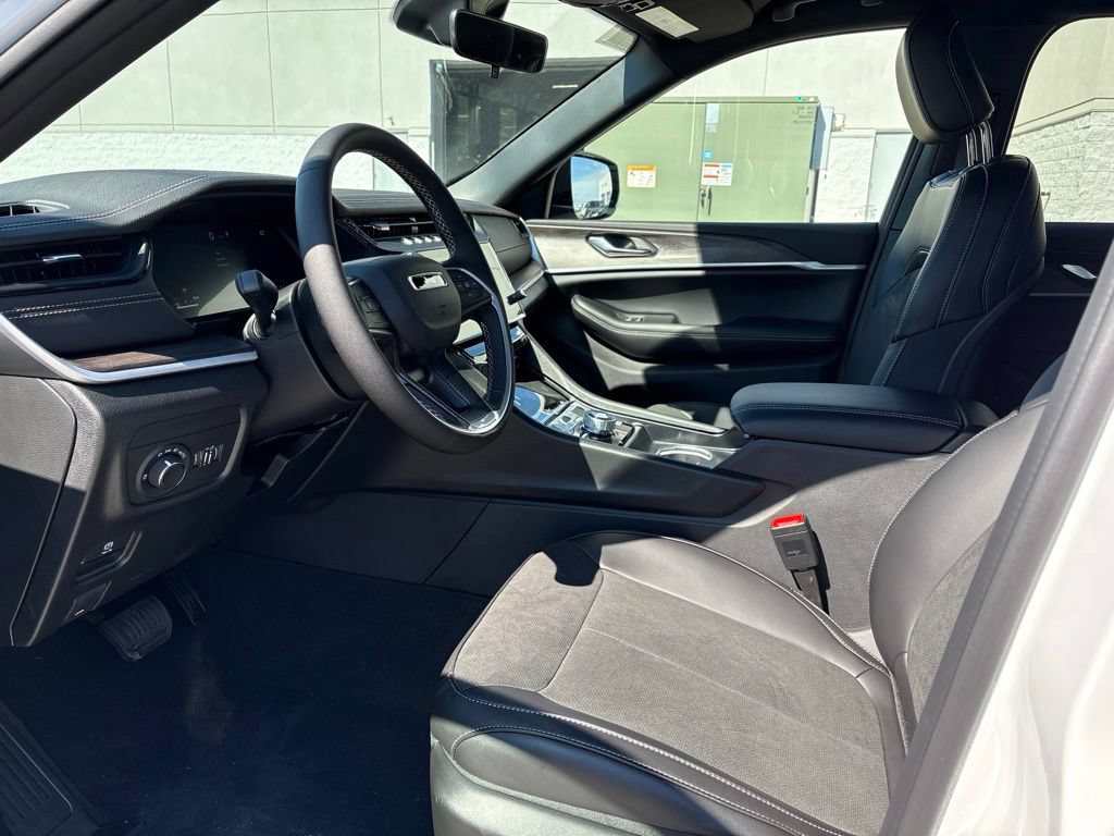 New 2026 Jeep Grand Cherokee Altitude AWD/4WD image 8