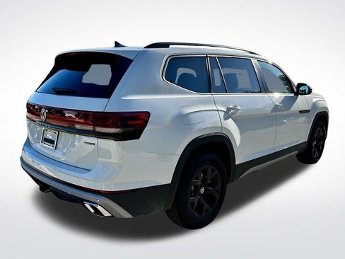 Certified 2025 Volkswagen Atlas Peak Edition SE image 5