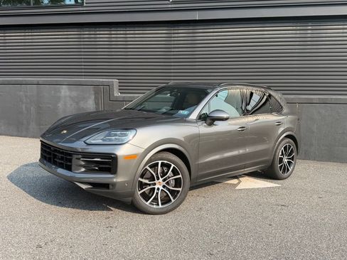Certified 2026 Porsche Cayenne AWD/4WD image 1